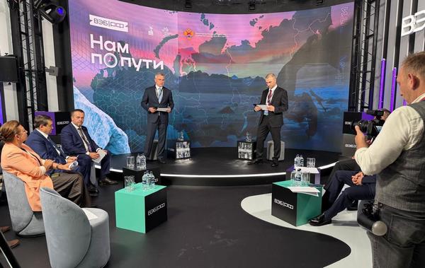 Член Совета АСПОЛ Богдан Булычев выступил модератором сессии «Нам по пути» на ВЭФ-2025