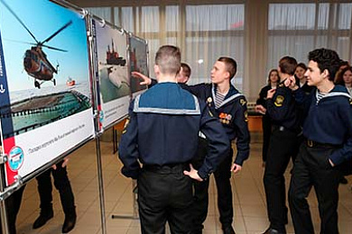 О легендарном погружении российских полярников рассказали курсантам Академии водного транспорта