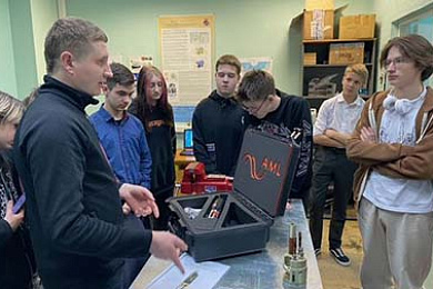 Юные полярники в гостях у геофизиков
